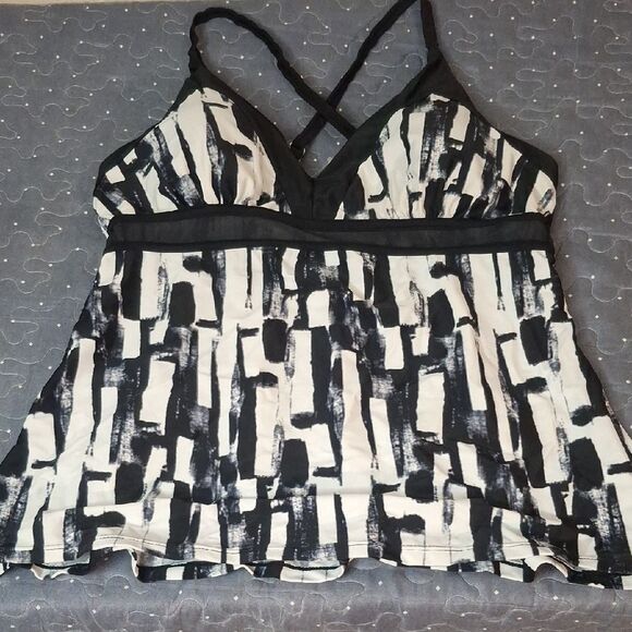 Other - Black and White Strappy Tankini Swim Top size large